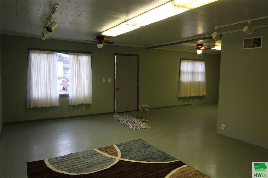 South Agora: South Agora, Marathon, IA 50565